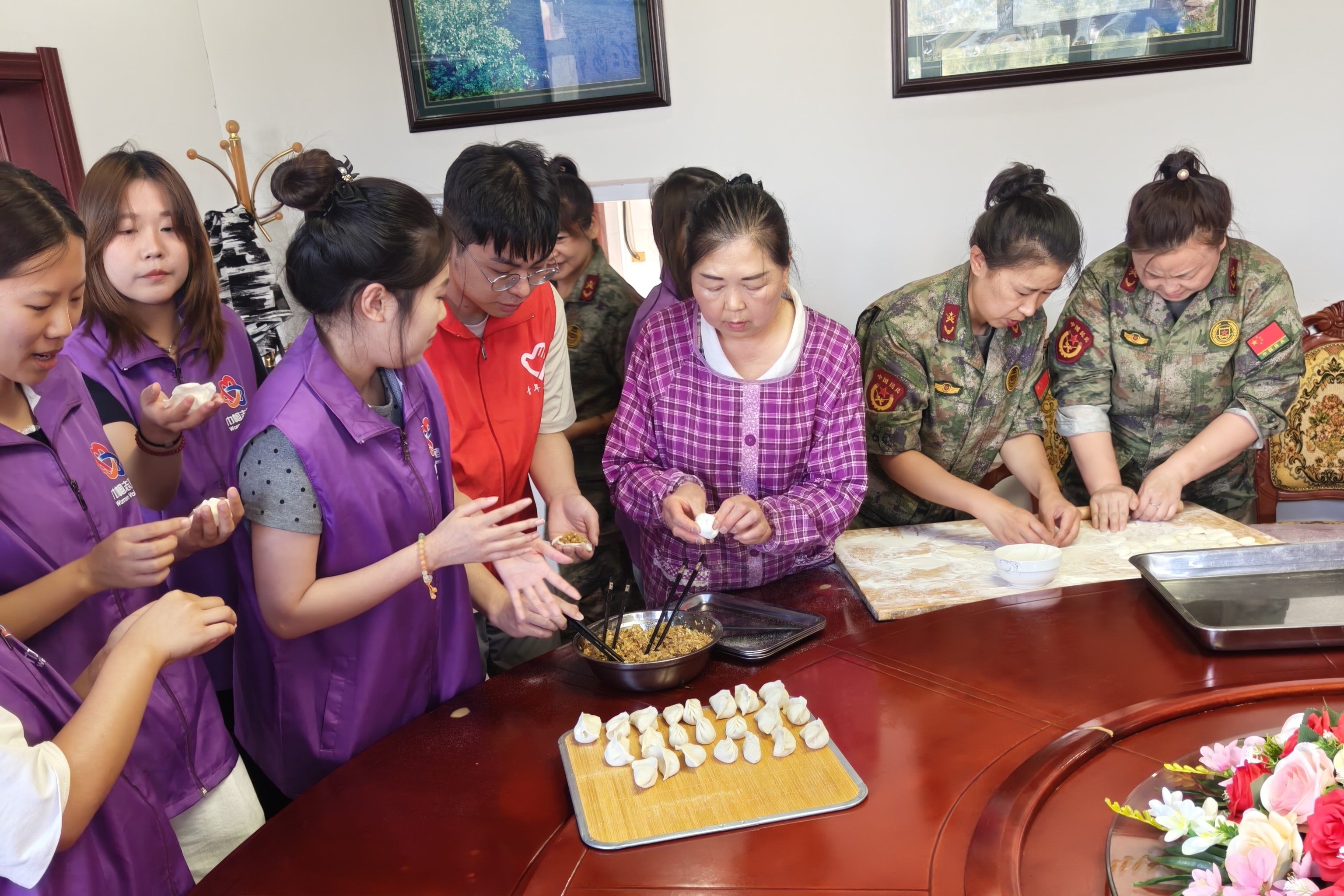 6-武装部-包饺子.jpg